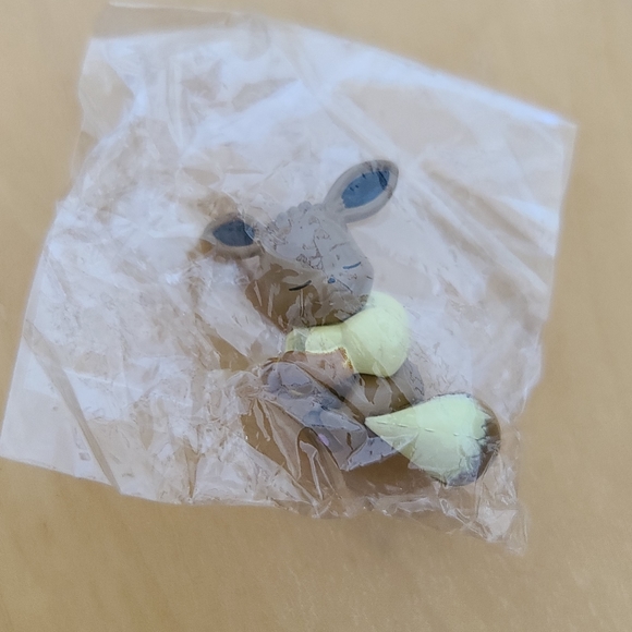 Pokémon Sleeping Eevee Cable Protector - Picture 4 of 5